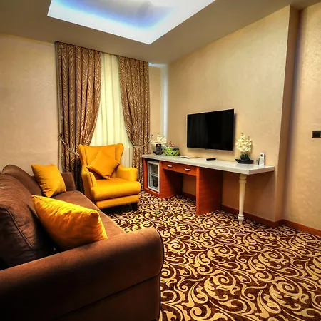 Golden Deluxe 4*