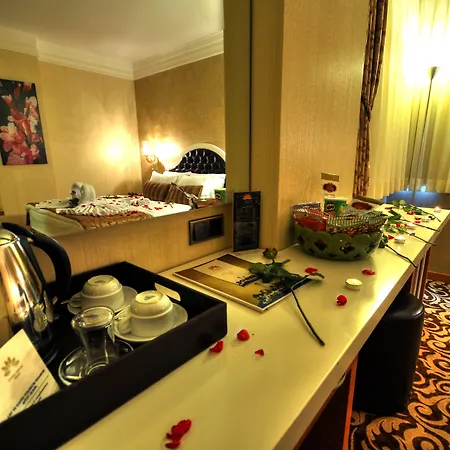 金色豪华酒店 酒店 4*