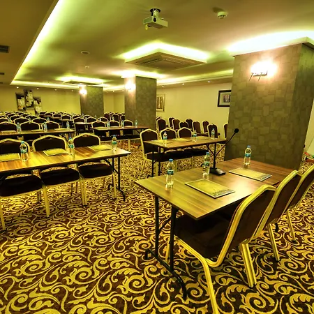 Готель Golden Deluxe 4*