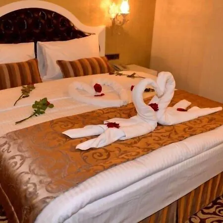 Готель Golden Deluxe 4*