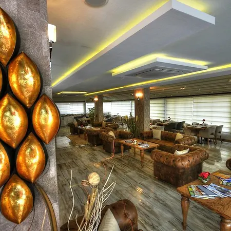 Golden Deluxe ホテル 4*