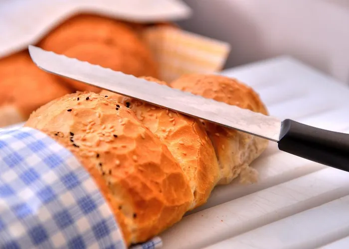 Golden Deluxe Готель