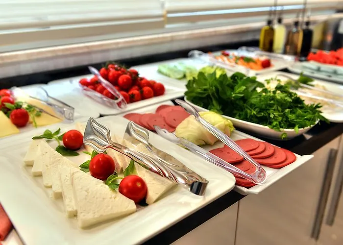 Hotel Golden Deluxe 4*