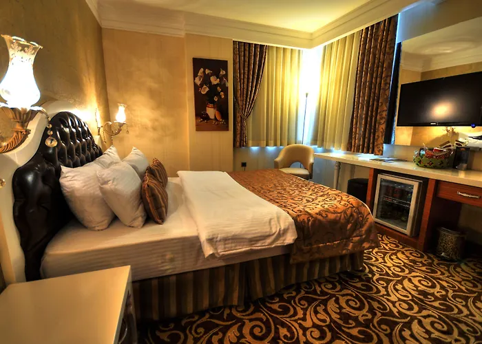 Готель Golden Deluxe 4*