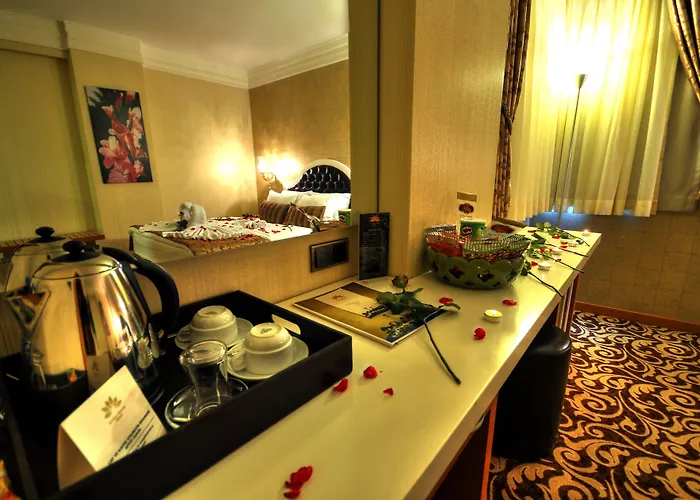 Golden Deluxe Hotel 4*