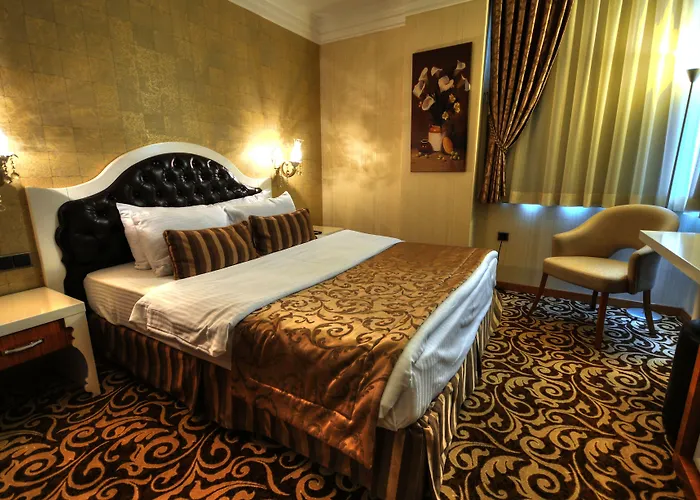 Golden Deluxe Готель 4*