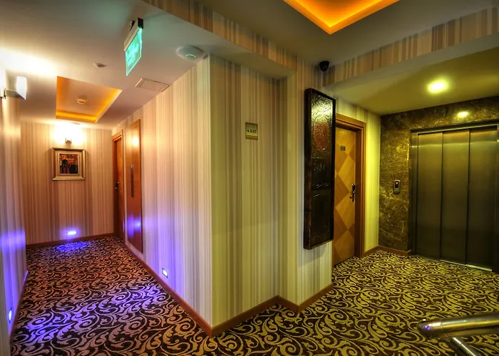 Готель Golden Deluxe