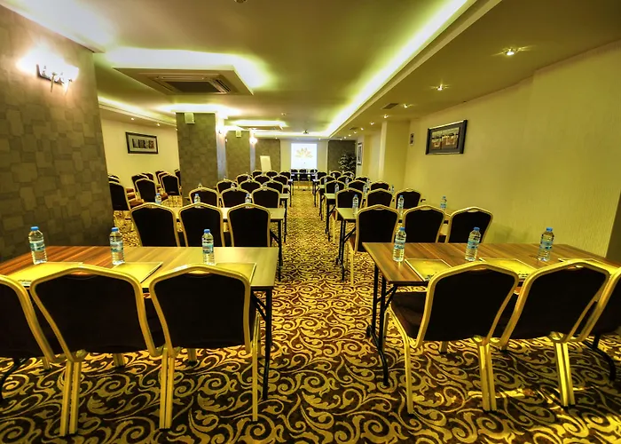 Готель Golden Deluxe