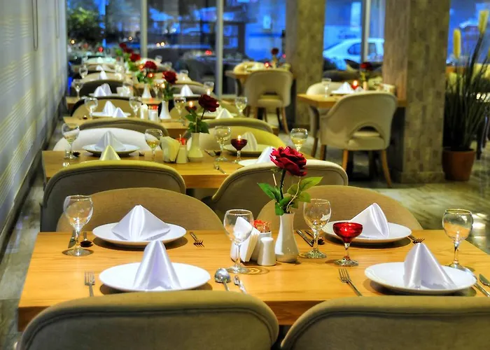 Готель Golden Deluxe 4*