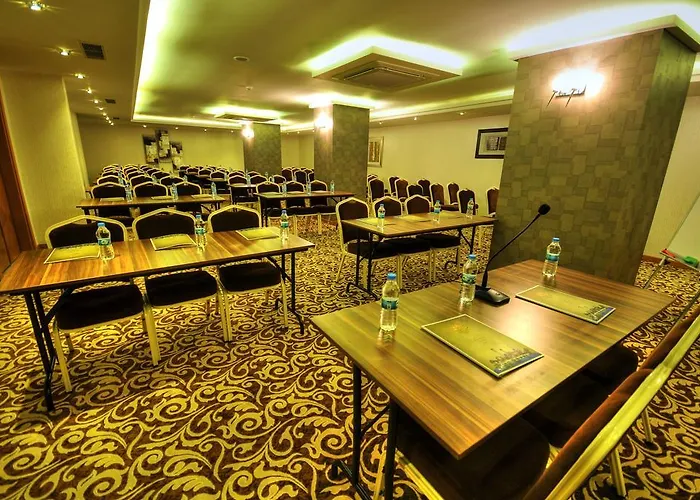 Golden Deluxe Готель Адана